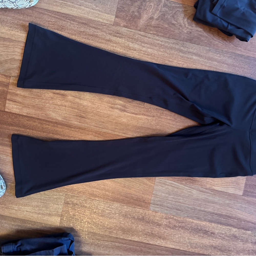Lululemon black short 25 mini flare leggings size 6